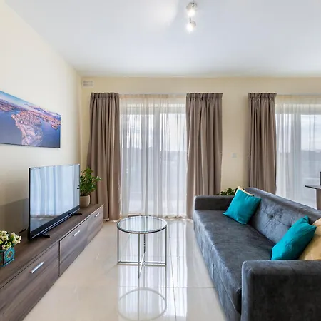 Beautiful 3br With Private Balcony With Wifi & Ac By 360 Estates Marsaxlokk