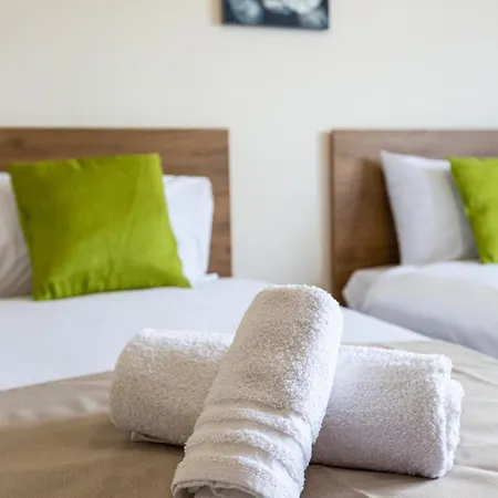 Beautiful 3br With Private Balcony With Wifi & Ac By 360 Estates *