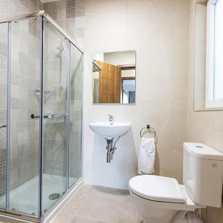 Beautiful 3br With Private Balcony With Wifi & Ac By 360 Estates