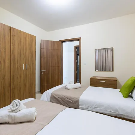 Beautiful 3br With Private Balcony With Wifi & Ac By 360 Estates Marsaxlokk