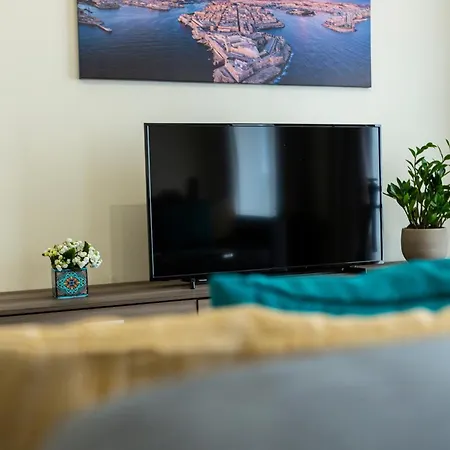 Апартаменты Beautiful 3br With Private Balcony With Wifi & Ac By 360 Estates Марсашлокк