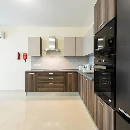 Beautiful 3br With Private Balcony With Wifi & Ac By 360 Estates *