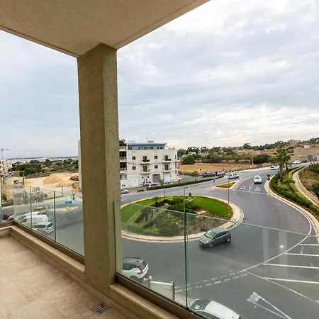 Beautiful 3br With Private Balcony With Wifi & Ac By 360 Estates Apartment Marsaxlokk