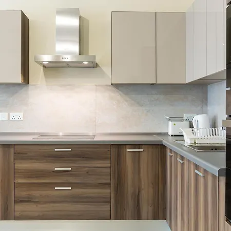 Beautiful 3br With Private Balcony With Wifi & Ac By 360 Estates Apartment