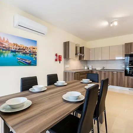 Apartment Beautiful 3br With Private Balcony With Wifi & Ac By 360 Estates Marsaxlokk
