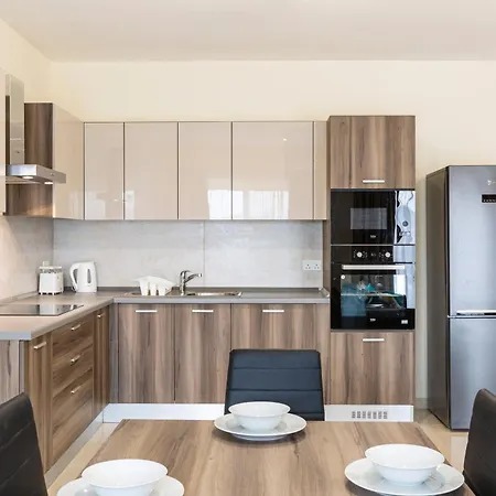 Beautiful 3br With Private Balcony With Wifi & Ac By 360 Estates