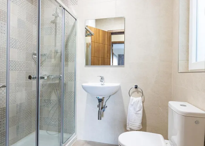 Beautiful 3br With Private Balcony With Wifi & Ac By 360 Estates