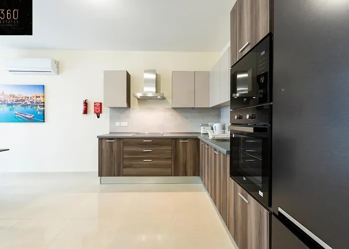 Beautiful 3br With Private Balcony With Wifi & Ac By 360 Estates *